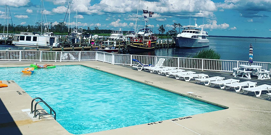 Pool, Marina